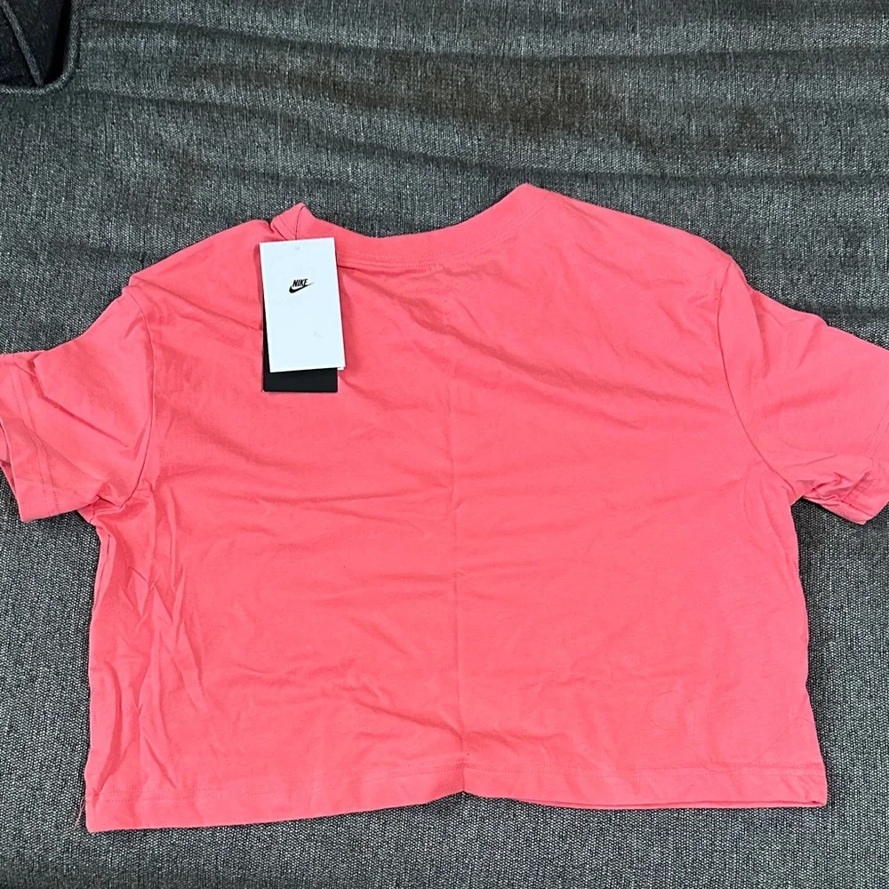 Nike Coral Cropped Tee with White Logo - Picture 4 of 4